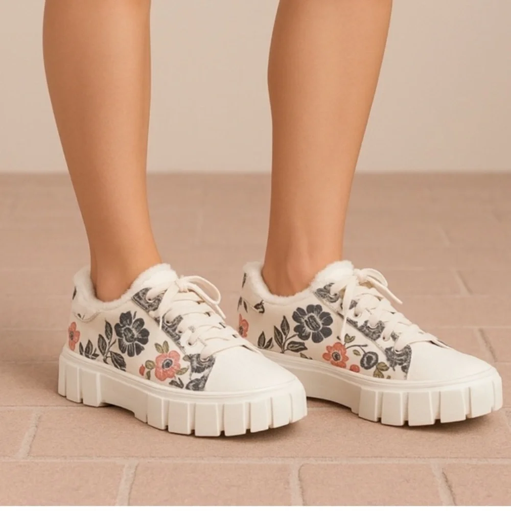 FARM Rio Romantic Garden Platform Sneakers Women’s Size 38.5 (size 8)